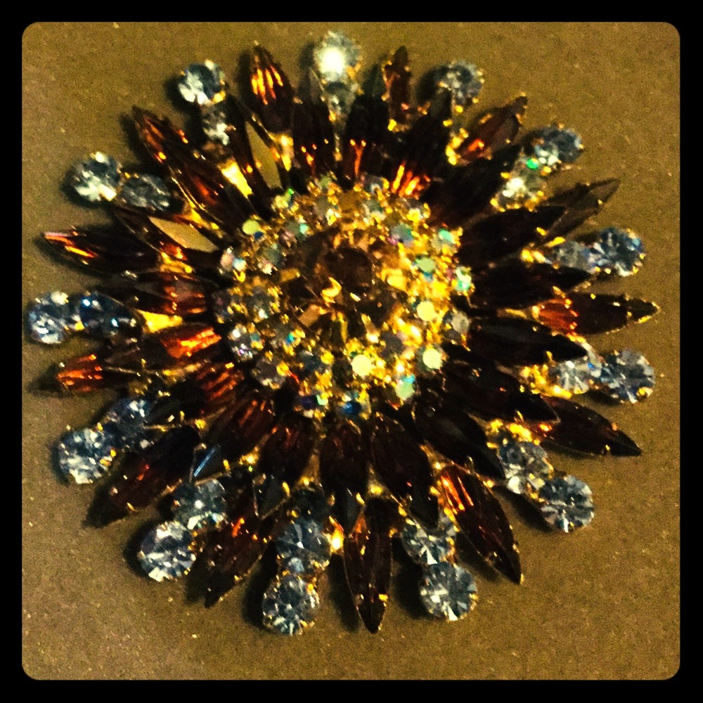 A beautiful Nolan Miller Brooch! NWOT!